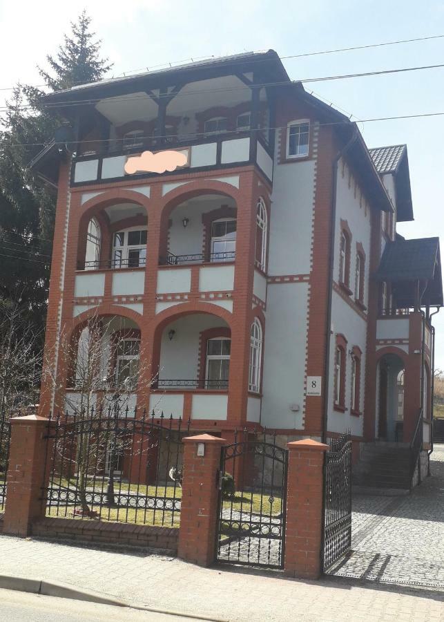 Willa Romantika Kudowa-Zdrój Exteriör bild